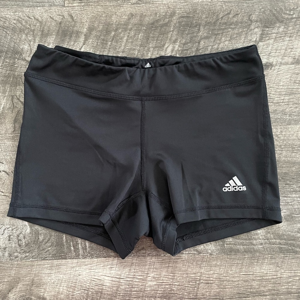 NWOT Adidas black bike shorts 🚲